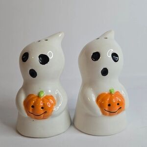 🆕Boston Warehouse Ghost Salt And Pepper Shakers